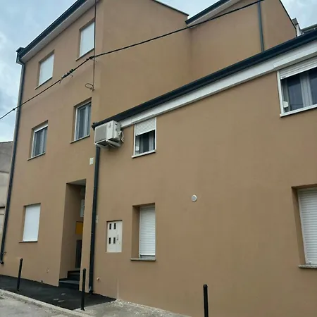 Pula Central Apartments 普拉